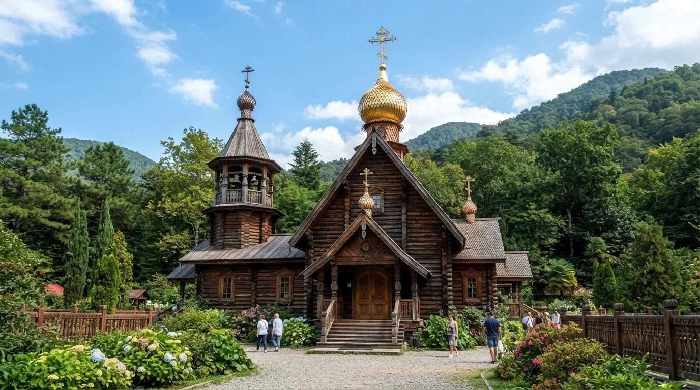 Храм Царственных Мучеников в Волконке — деревянное зодчество 2005 года, лукообразный купол и звонница